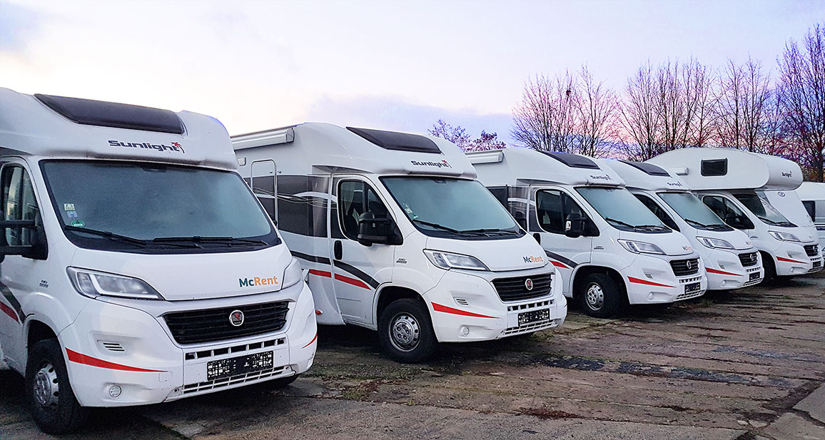 mehrere Sunlight Camper auf dem Betriebsgelände der Filiale in Rüdersdorf / Herzfelde